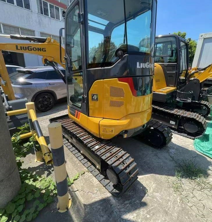 Liugong 9027 FZTS - Lánctalpas kotró: 1 kép. Liugong 9027 FZTS - Lánctalpas kotró: 1 kép.