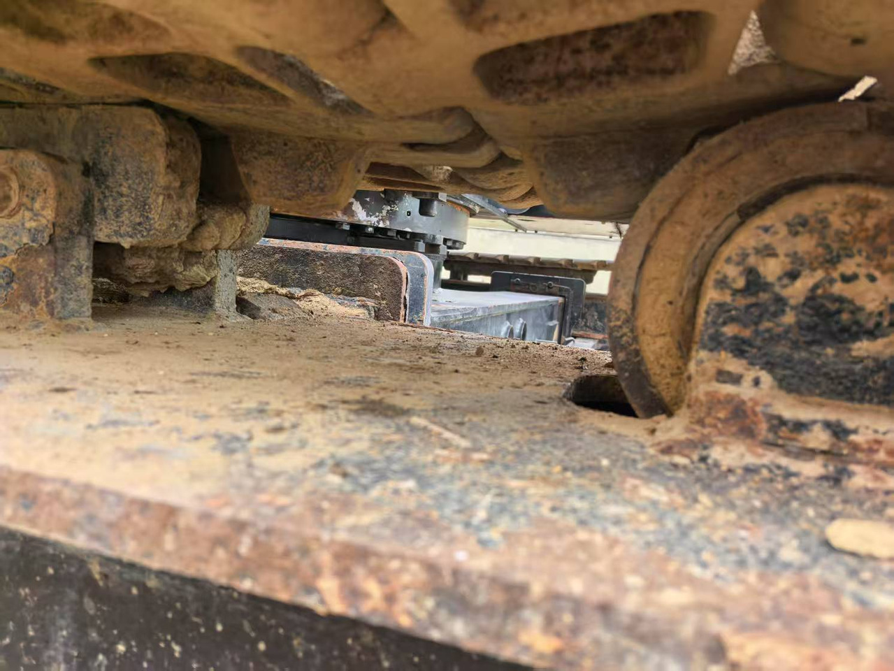 SANY SCC1000A-6 - Lánctalpas daru: 5 kép. SANY SCC1000A-6 - Lánctalpas daru: 5 kép.