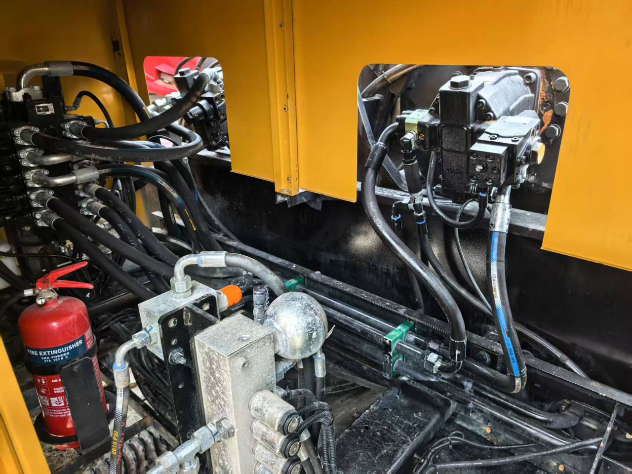 SANY SCC1000A-6 - Lánctalpas daru: 3 kép. SANY SCC1000A-6 - Lánctalpas daru: 3 kép.