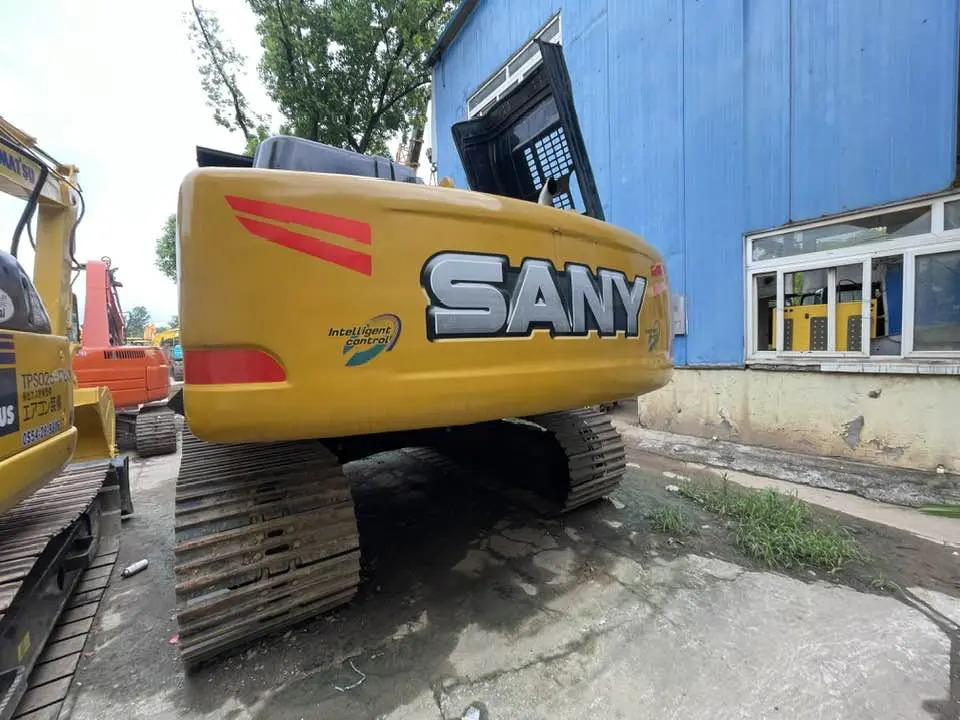 SANY SY305H - Kotrógép: 2 kép. SANY SY305H - Kotrógép: 2 kép.