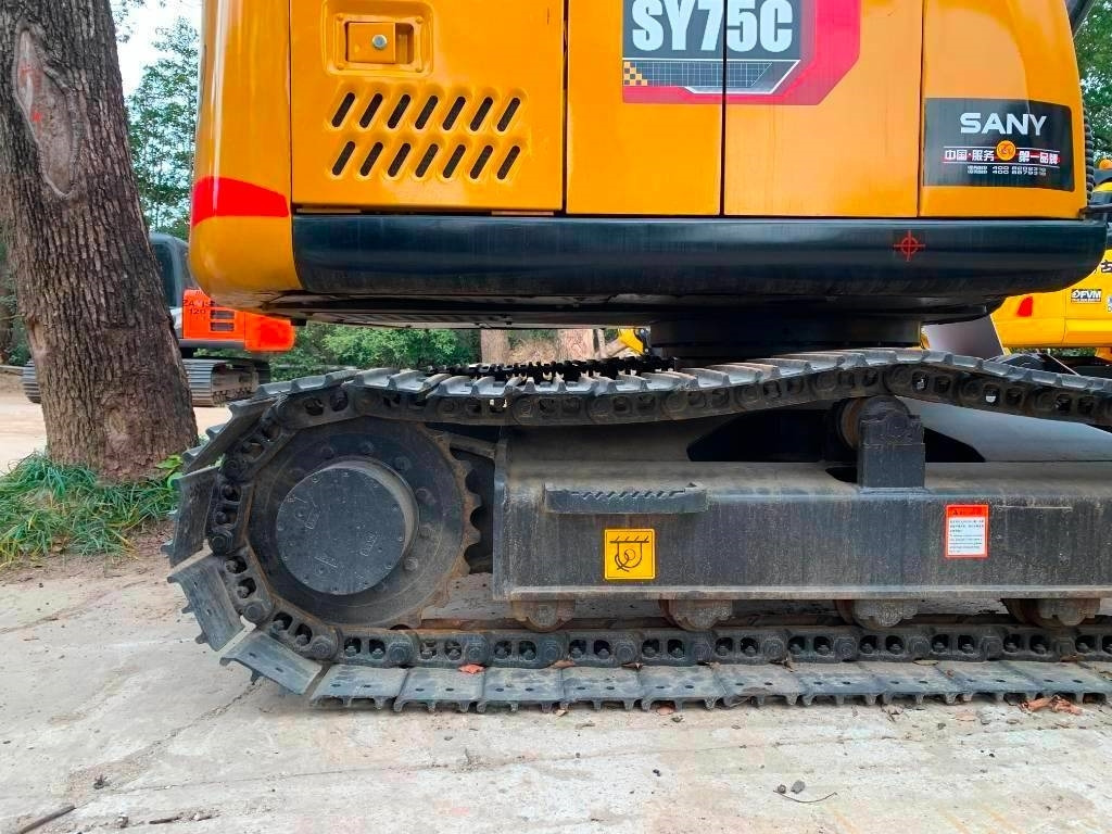 Sany SY 75 C - Lánctalpas kotró: 5 kép. Sany SY 75 C - Lánctalpas kotró: 5 kép.