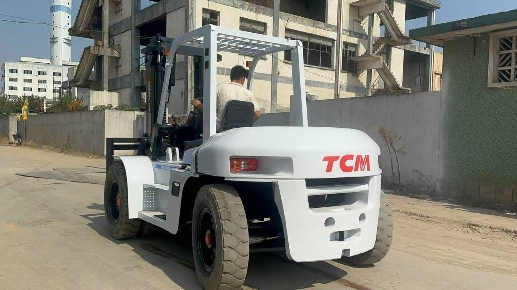 TCM FD 100 Z8 - Teleszkópos rakodó: 5 kép. TCM FD 100 Z8 - Teleszkópos rakodó: 5 kép.
