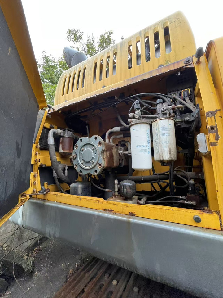 VOLVO EC380DL - Gumikerekes kotró: 3 kép. VOLVO EC380DL - Gumikerekes kotró: 3 kép.