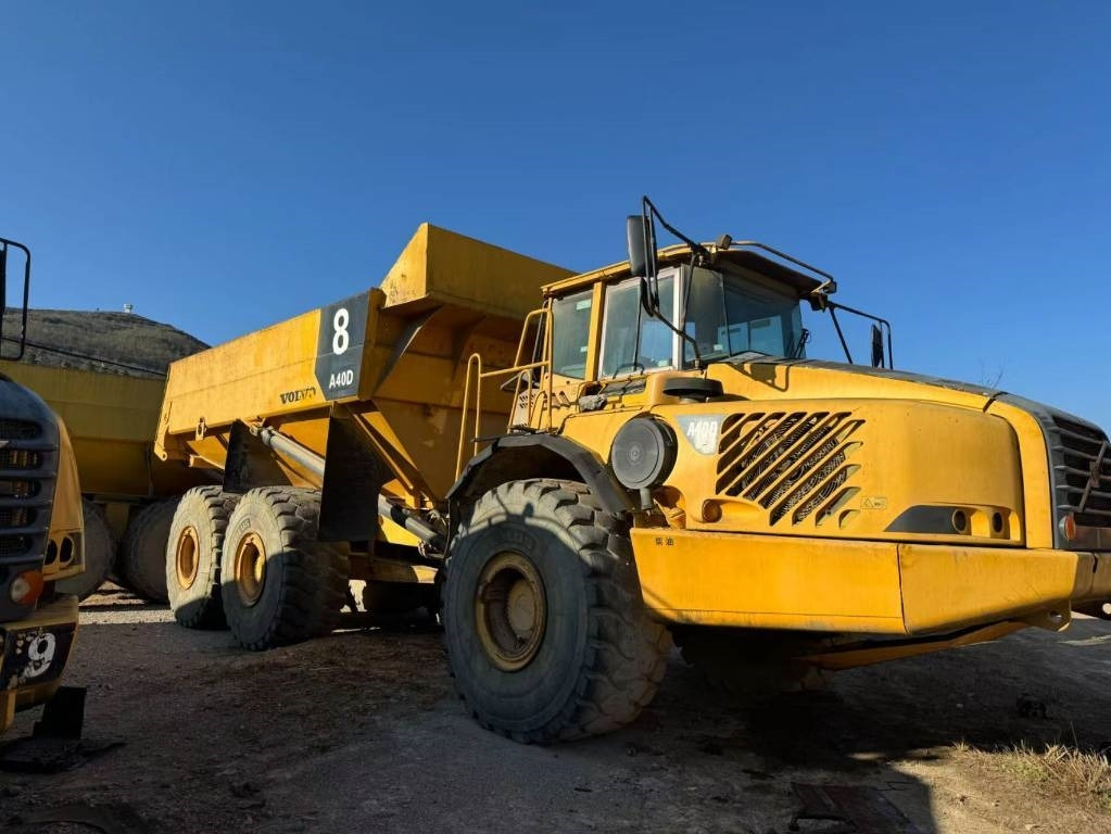 Volvo A 40 D - Csuklós dömper: 2 kép. Volvo A 40 D - Csuklós dömper: 2 kép.