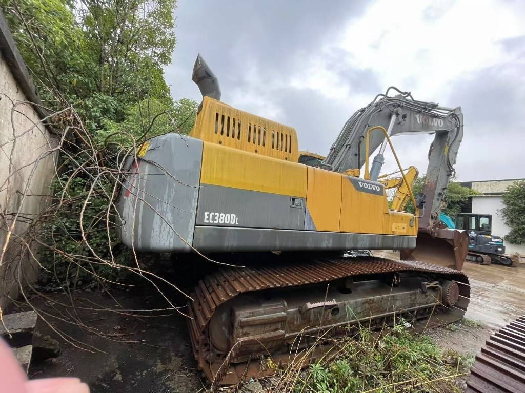 Volvo EC 380 DL - Lánctalpas kotró: 2 kép. Volvo EC 380 DL - Lánctalpas kotró: 2 kép.