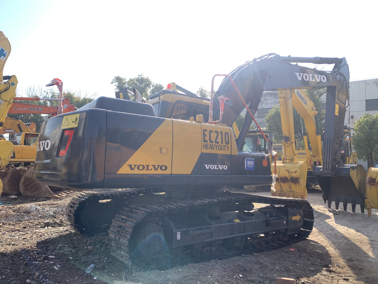 Volvo EC210 - Lánctalpas kotró: 2 kép. Volvo EC210 - Lánctalpas kotró: 2 kép.