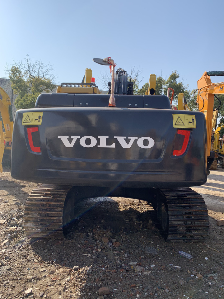 Volvo EC210 - Lánctalpas kotró: 5 kép. Volvo EC210 - Lánctalpas kotró: 5 kép.
