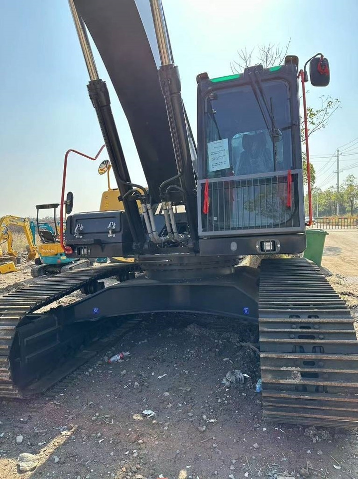 Volvo EC290 - Lánctalpas kotró: 5 kép. Volvo EC290 - Lánctalpas kotró: 5 kép.