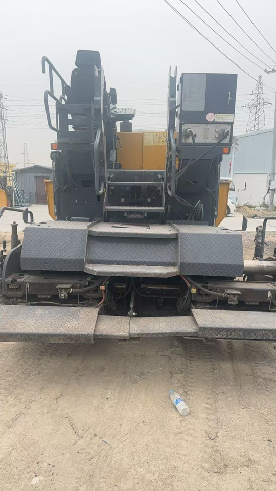 XCMG RP453L - Útburkológép: 1 kép. XCMG RP453L - Útburkológép: 1 kép.