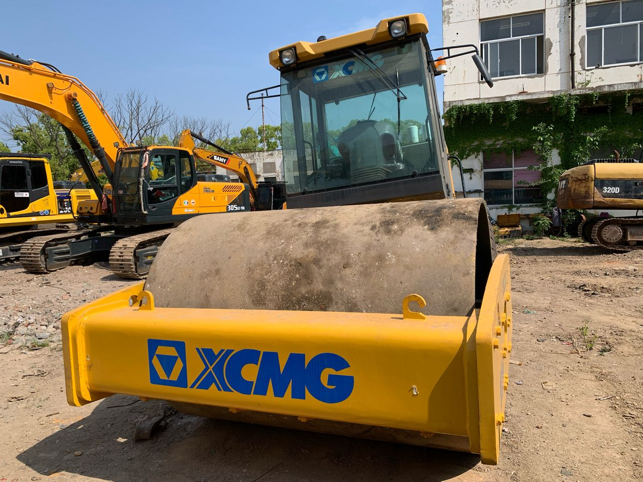 XCMG XS223J - Úthenger: 4 kép. XCMG XS223J - Úthenger: 4 kép.