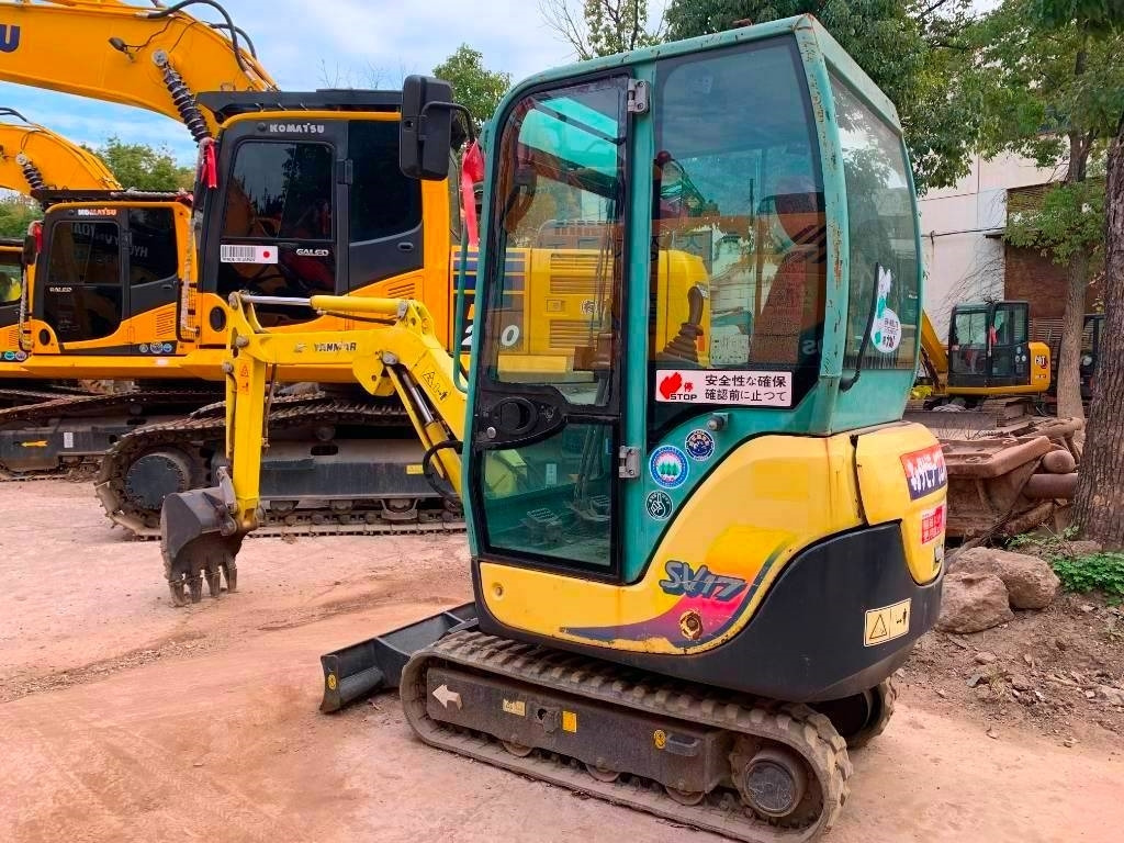 Yanmar SV 17 - Minikotró: 2 kép. Yanmar SV 17 - Minikotró: 2 kép.