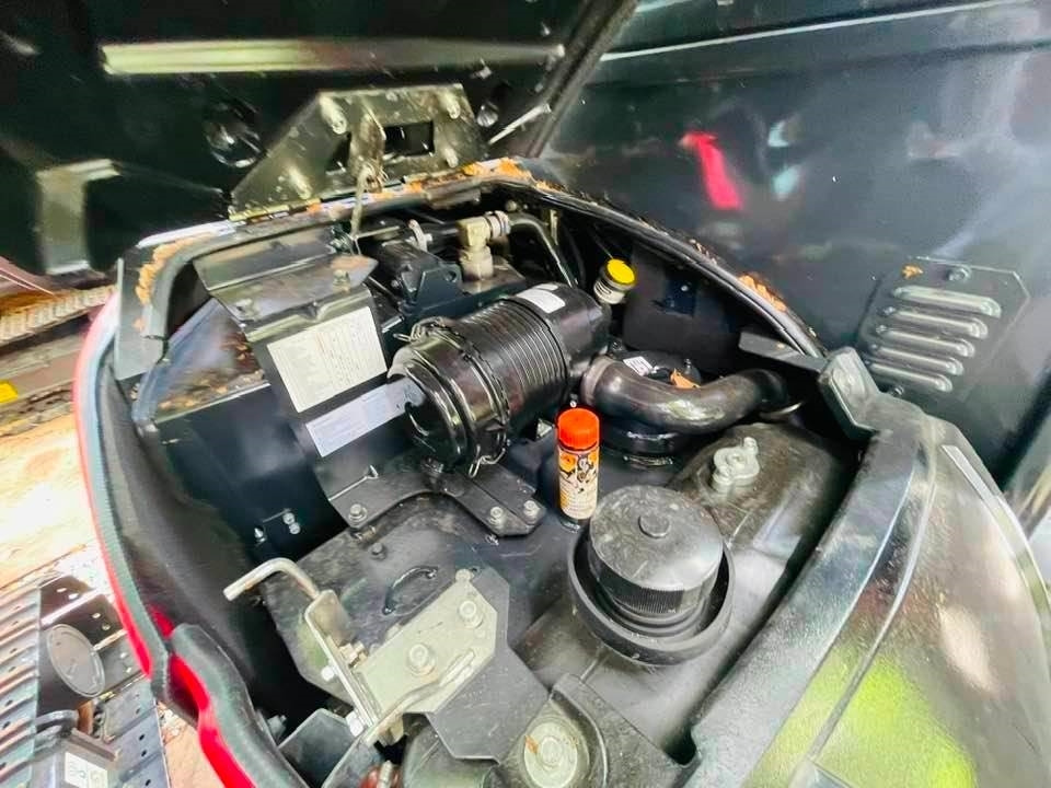 Yanmar VIO55 - Minikotró: 2 kép. Yanmar VIO55 - Minikotró: 2 kép.