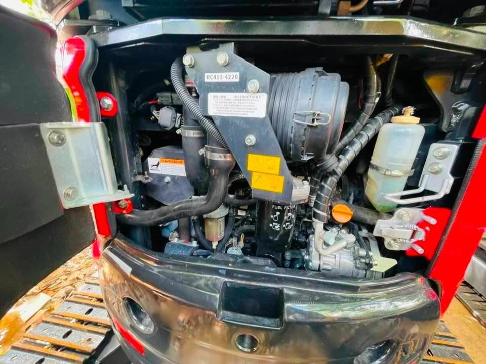 Yanmar vio35 - Minikotró: 2 kép. Yanmar vio35 - Minikotró: 2 kép.