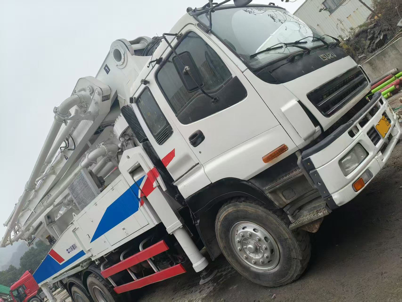 ZOOMLION ZLJ5335THB - Betonpumpa: 2 kép. ZOOMLION ZLJ5335THB - Betonpumpa: 2 kép.