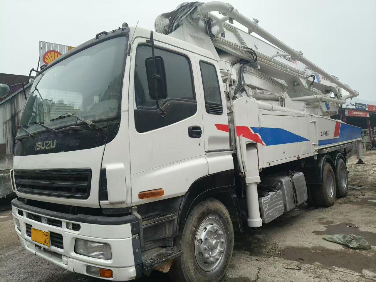 ZOOMLION ZLJ5335THB - Betonpumpa: 1 kép. ZOOMLION ZLJ5335THB - Betonpumpa: 1 kép.