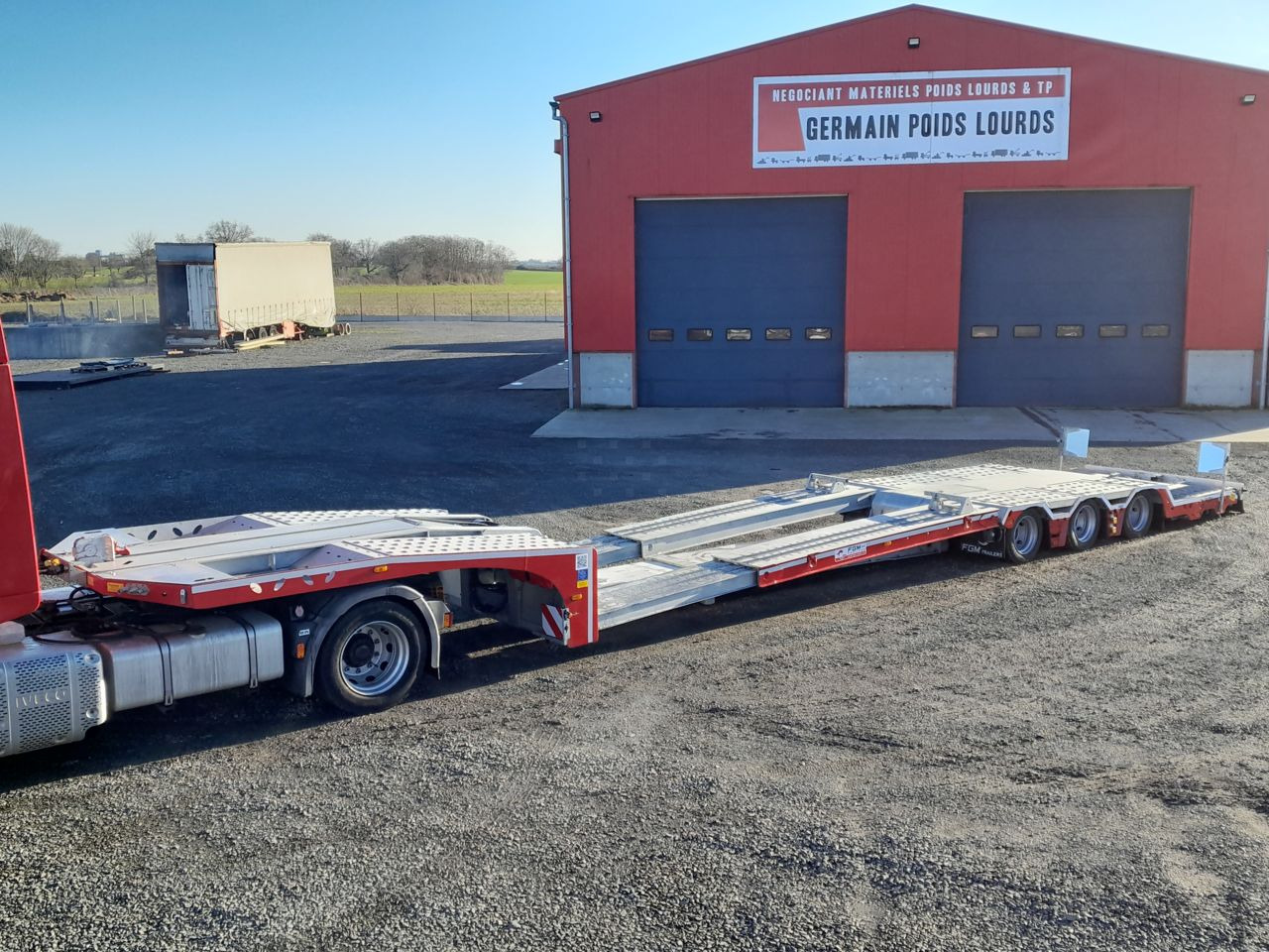 FGM FGM 32 plant carrier / low loader Semi-trailer - Félpótkocsi mélybölcsős: 1 kép. FGM FGM 32 plant carrier / low loader Semi-trailer - Félpótkocsi mélybölcsős: 1 kép.
