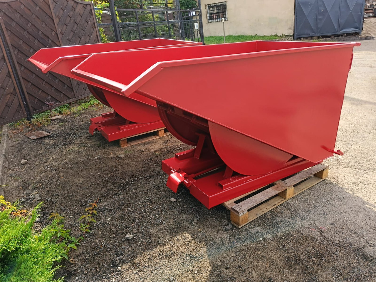 Metal-K Pojemnik samowyładowczy/kippercontainer TK1100 - Billenthető tartály: 1 kép. Metal-K Pojemnik samowyładowczy/kippercontainer TK1100 - Billenthető tartály: 1 kép.