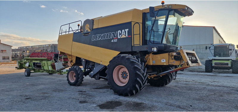 Claas Lexion 470 - Kombájn: 1 kép. Claas Lexion 470 - Kombájn: 1 kép.