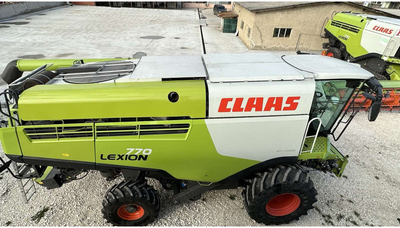 Claas Lexion 770 - Kombájn: 4 kép. Claas Lexion 770 - Kombájn: 4 kép.