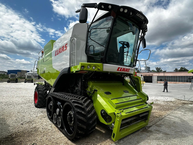 Claas Lexion 770 TT - Kombájn: 3 kép. Claas Lexion 770 TT - Kombájn: 3 kép.