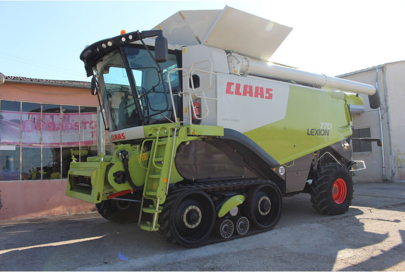 Claas Lexion 770 TT - Kombájn: 2 kép. Claas Lexion 770 TT - Kombájn: 2 kép.