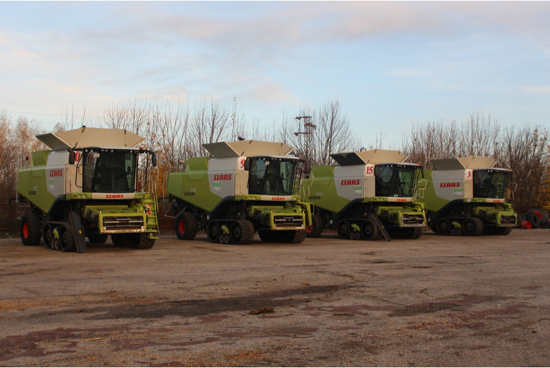 Claas Lexion 770 TT - Kombájn: 4 kép. Claas Lexion 770 TT - Kombájn: 4 kép.