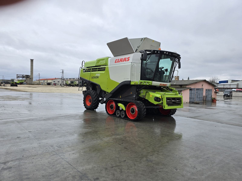 Claas Lexion 770 tt - Kombájn: 4 kép. Claas Lexion 770 tt - Kombájn: 4 kép.