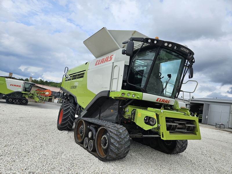 Claas Lexion 770tt - Kombájn: 1 kép. Claas Lexion 770tt - Kombájn: 1 kép.