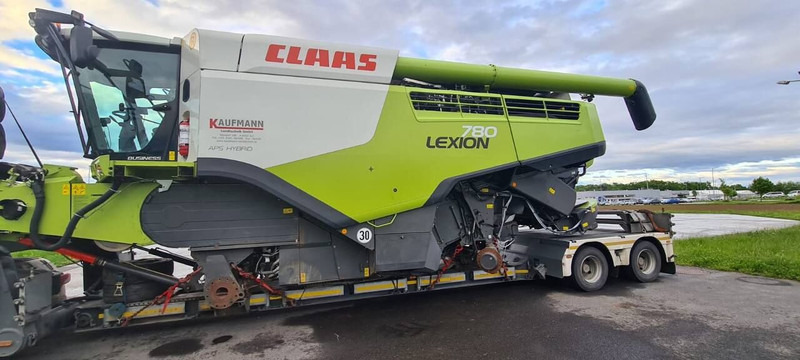 Claas Lexion 780 TT - Kombájn: 3 kép. Claas Lexion 780 TT - Kombájn: 3 kép.