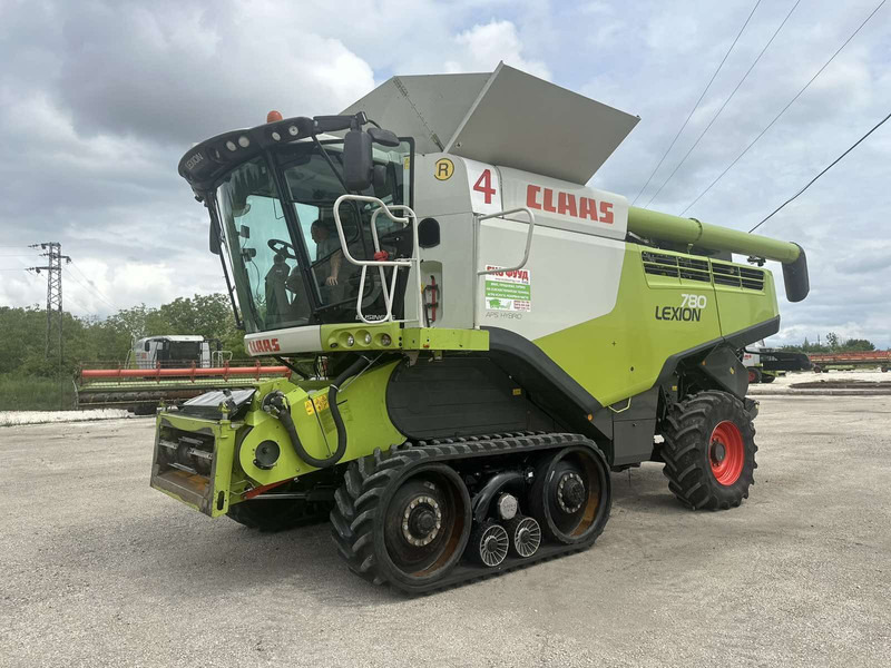 Claas Lexion 780 TT / VARIO 12m - Kombájn: 1 kép. Claas Lexion 780 TT / VARIO 12m - Kombájn: 1 kép.