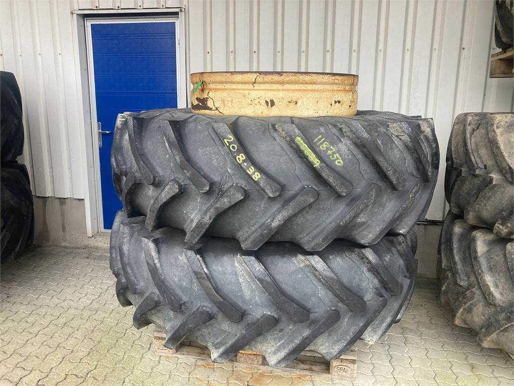 AP 20,8 X 38 TVILLINGH - Gumiabroncs: 1 kép. AP 20,8 X 38 TVILLINGH - Gumiabroncs: 1 kép.