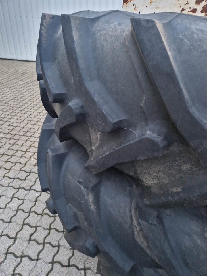 AP 20,8 X 38 TVILLINGH - Gumiabroncs: 2 kép. AP 20,8 X 38 TVILLINGH - Gumiabroncs: 2 kép.