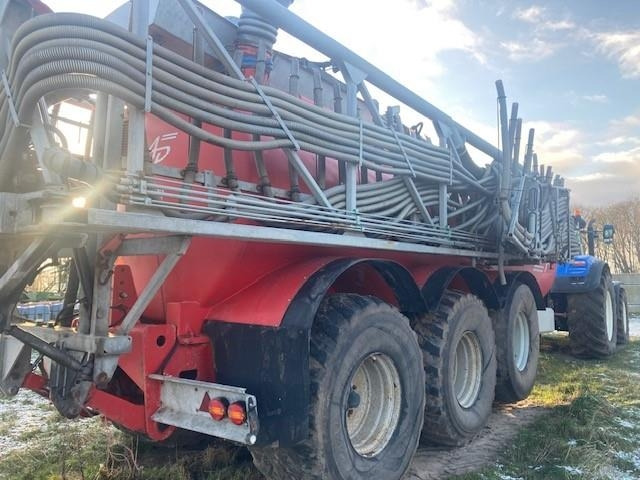 AP GV25TRIDEM - Szippantó tartálykocsi: 3 kép. AP GV25TRIDEM - Szippantó tartálykocsi: 3 kép.