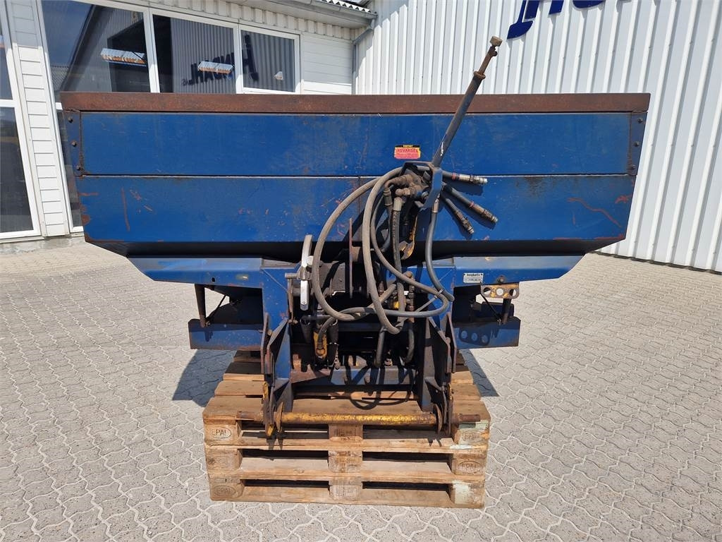 Bogballe C II HYDRAULISK - Műtrágyaszóró: 3 kép. Bogballe C II HYDRAULISK - Műtrágyaszóró: 3 kép.