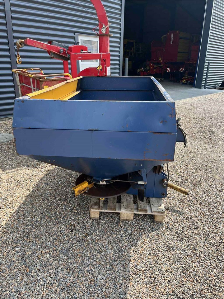 Bogballe E1500  - Műtrágyaszóró gép: 4 kép. Bogballe E1500  - Műtrágyaszóró gép: 4 kép.