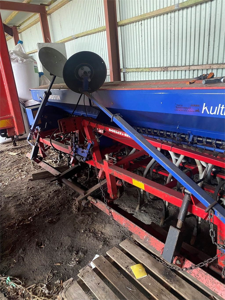 Doublet-Record KULTI-SEEDER 4 MTR - Kombinált vetőgép: 1 kép. Doublet-Record KULTI-SEEDER 4 MTR - Kombinált vetőgép: 1 kép.