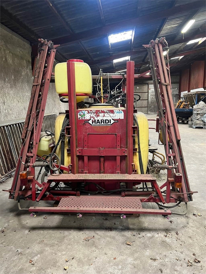 Hardi 800 L MED 12 BOM - Függesztett permetező: 2 kép. Hardi 800 L MED 12 BOM - Függesztett permetező: 2 kép.