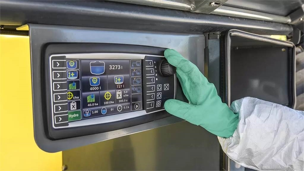 Hardi AEON CENTURALINE - Vontatott permetezők: 3 kép. Hardi AEON CENTURALINE - Vontatott permetezők: 3 kép.