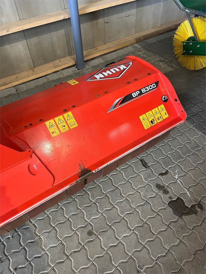 Kuhn BP 8300 - Szárzúzó: 3 kép. Kuhn BP 8300 - Szárzúzó: 3 kép.
