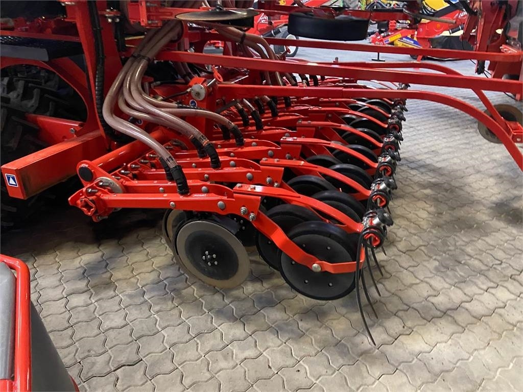 Kuhn ESPRO 6000RC MIX - Kombinált vetőgép: 3 kép. Kuhn ESPRO 6000RC MIX - Kombinált vetőgép: 3 kép.