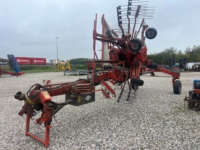 Kuhn GA8020 HYDRAULISK - Szénaforgató: 3 kép. Kuhn GA8020 HYDRAULISK - Szénaforgató: 3 kép.