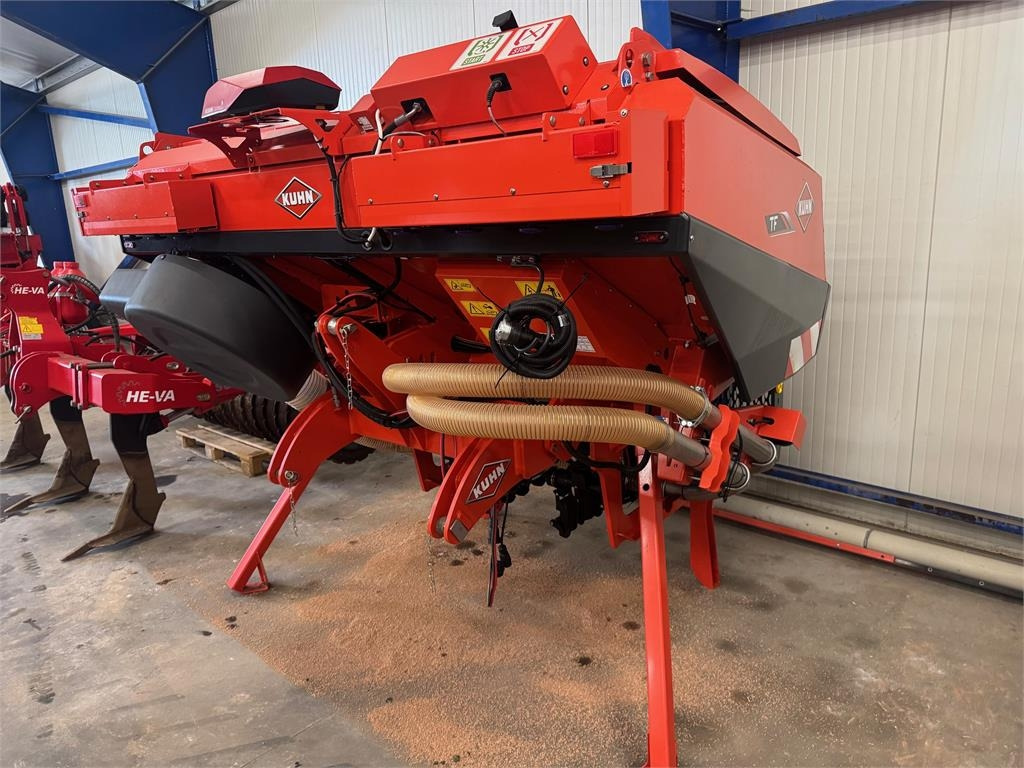 Kuhn TF 2300 C ISOBUS - Tartály: 3 kép. Kuhn TF 2300 C ISOBUS - Tartály: 3 kép.