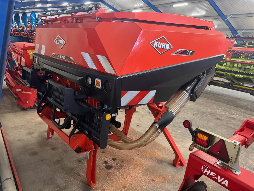 Kuhn TF 2300 C ISOBUS - Tartály: 2 kép. Kuhn TF 2300 C ISOBUS - Tartály: 2 kép.