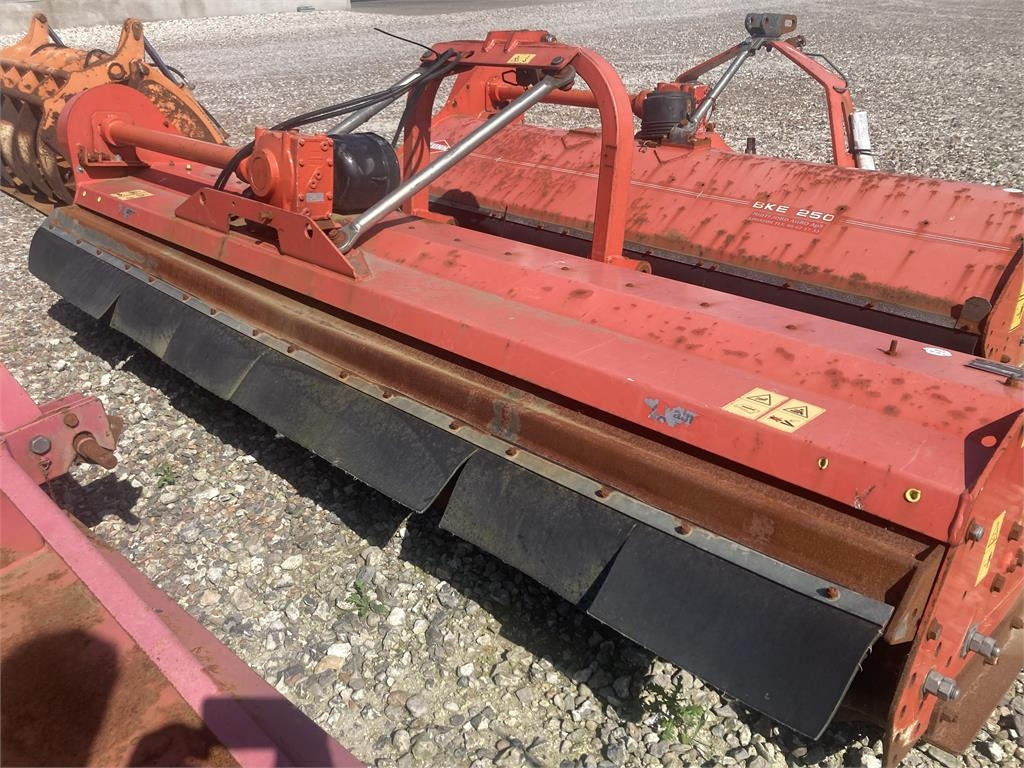 Kuhn VKM 305 - Fűkasza: 2 kép. Kuhn VKM 305 - Fűkasza: 2 kép.