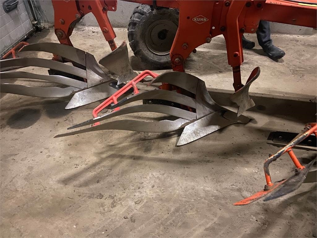 Kuhn VM120T 4 FURET  - Eke: 3 kép. Kuhn VM120T 4 FURET  - Eke: 3 kép.