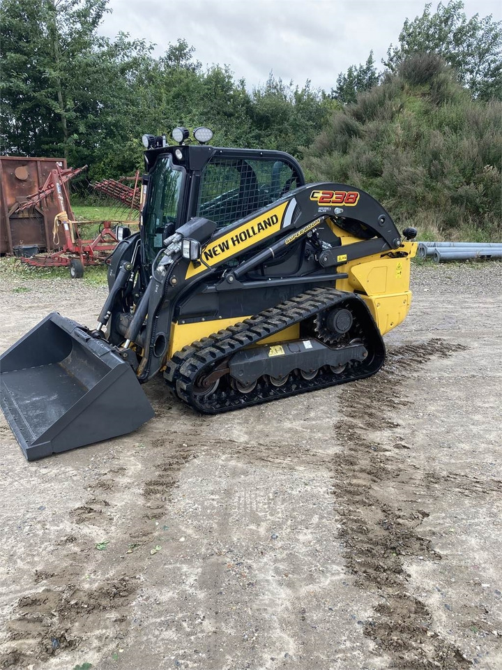 New Holland C 238 LOADER - Kompakt lánctalpas rakodó: 3 kép. New Holland C 238 LOADER - Kompakt lánctalpas rakodó: 3 kép.
