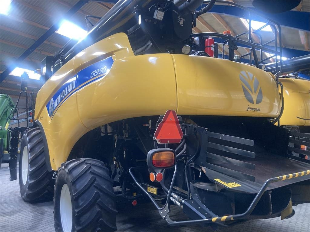 New Holland CR.9.90 SLH - Kombájn: 4 kép. New Holland CR.9.90 SLH - Kombájn: 4 kép.
