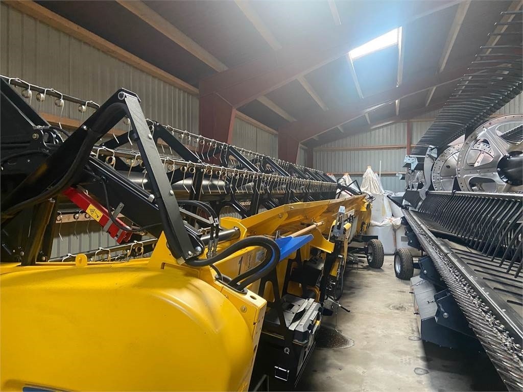 New Holland CR9.90 ST.V EU AMEA - Kombájn: 4 kép. New Holland CR9.90 ST.V EU AMEA - Kombájn: 4 kép.