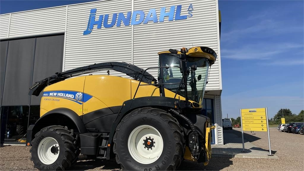 New Holland FR650 T4B - Önjáró szecskázógép: 1 kép. New Holland FR650 T4B - Önjáró szecskázógép: 1 kép.
