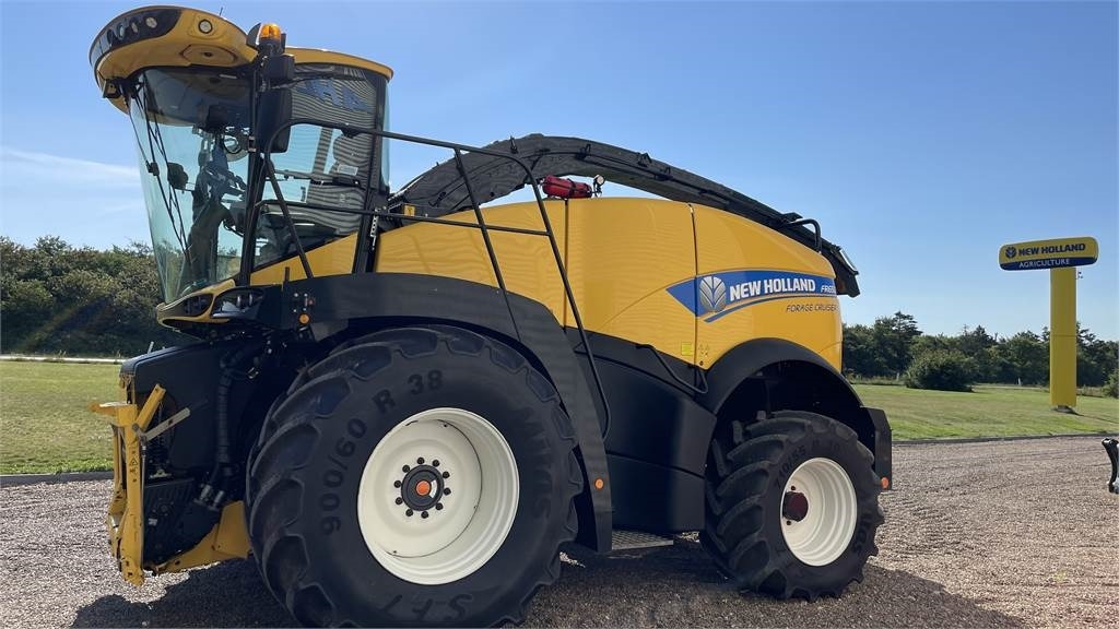 New Holland FR650 T4B - Önjáró szecskázógép: 5 kép. New Holland FR650 T4B - Önjáró szecskázógép: 5 kép.